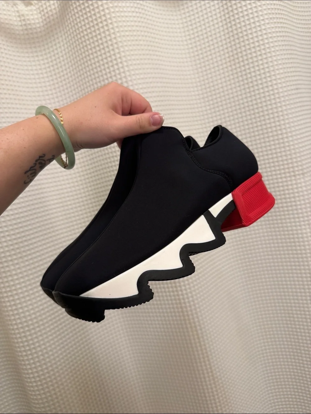 iRi WES 1 BLACK RED LOW TOP SNEAKER - size 35.5 (Women’s 5.5) NWOT